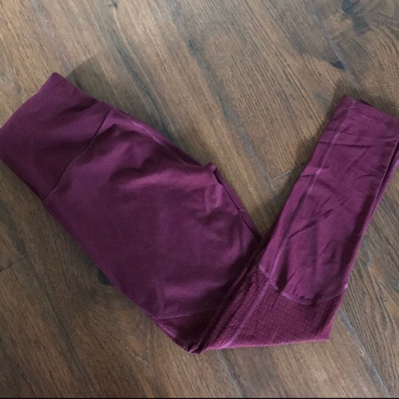 👑VICTORIA’S SECRET MAROON MESH LEGGINGS! - Picture 5 of 5